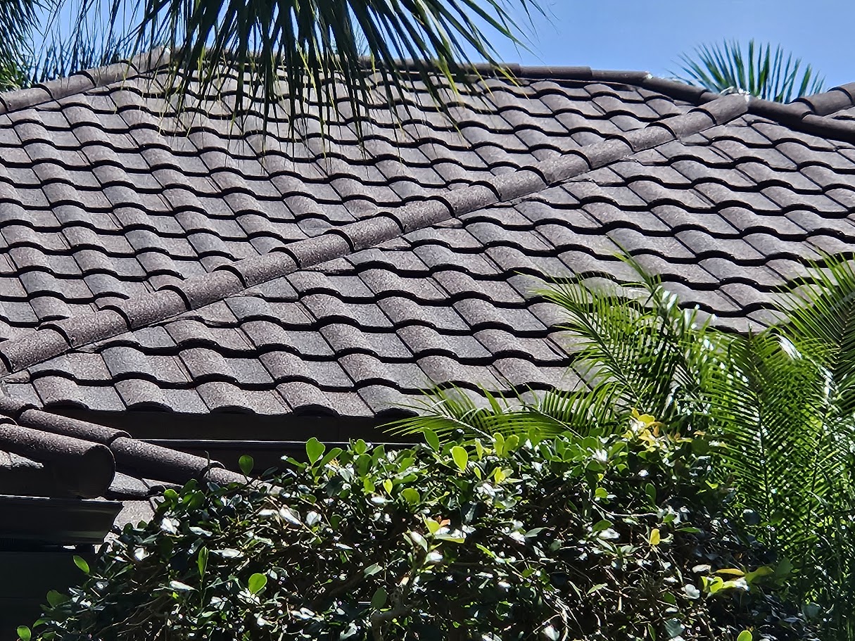 Stone coated metal tile roof installed on a Florida home